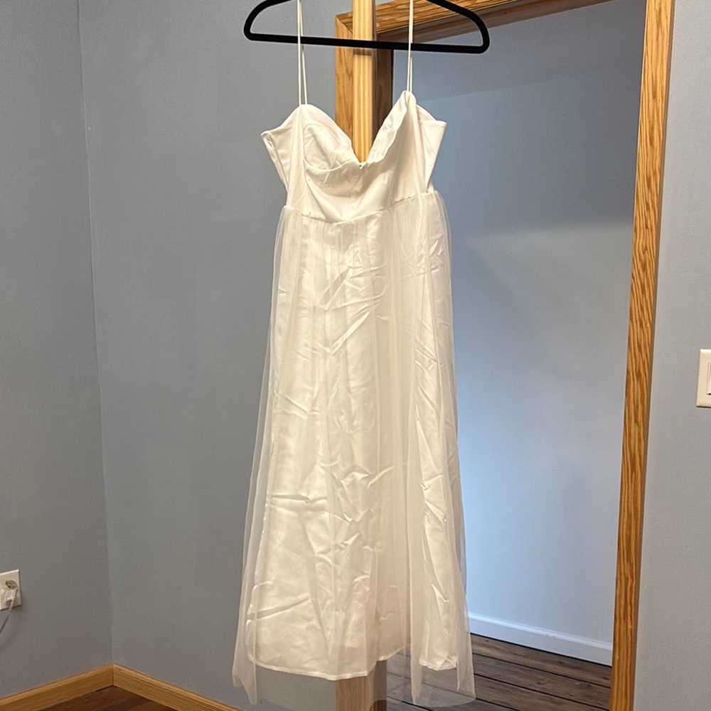 Elegant White Strapless Dress